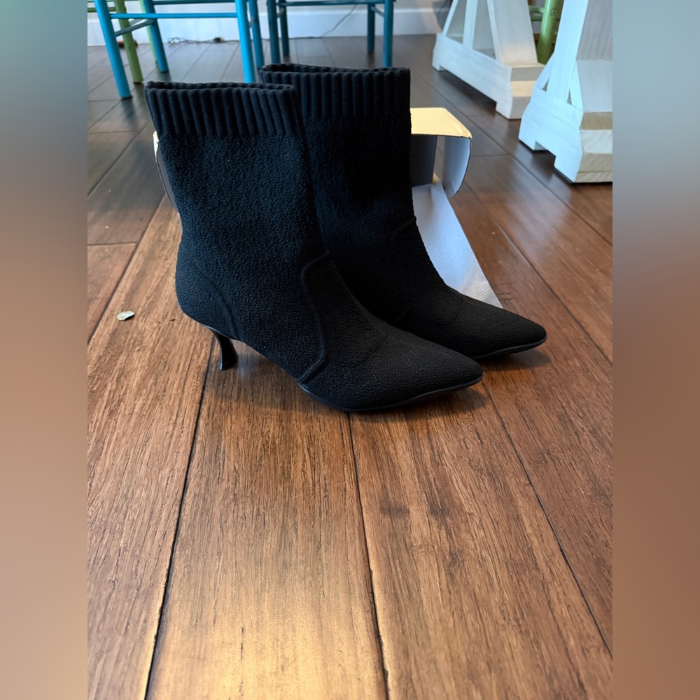Chic Black Heeled Boots for Women